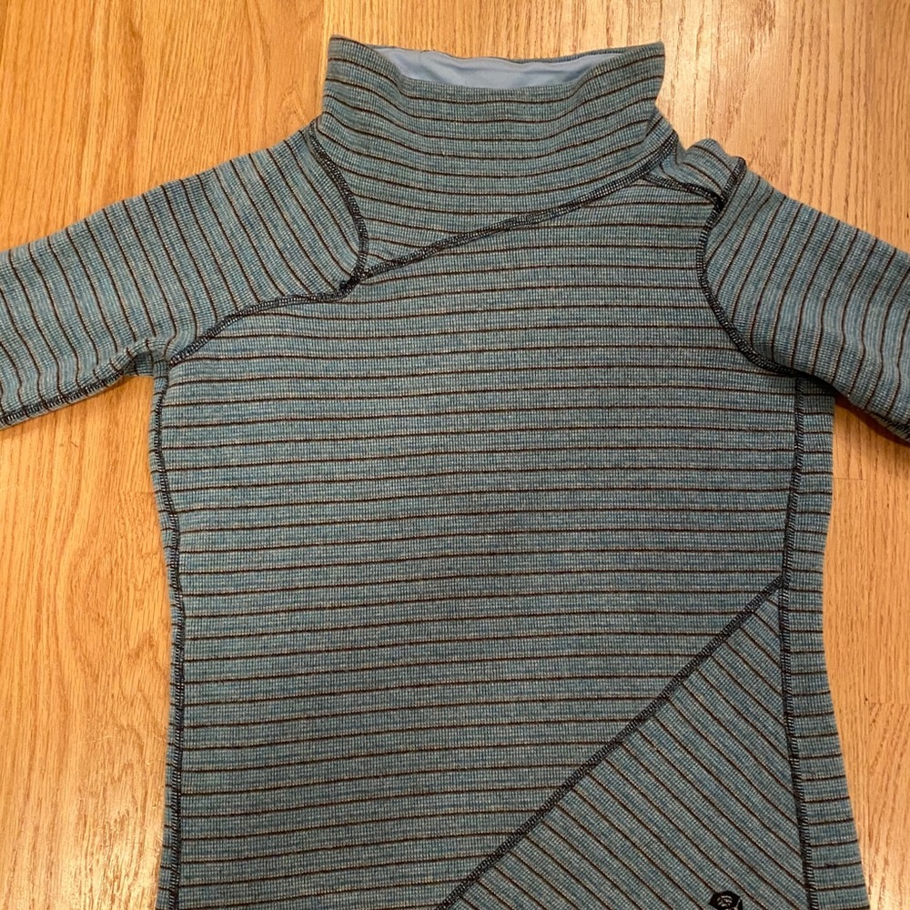 Mountain Hardwear women’s wool blend turtleneck